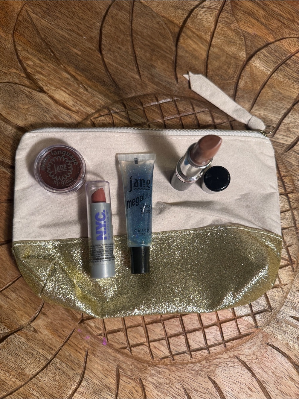 💄NWT Jane & NYC Lip Trio in Nude and Clear Gloss with a bonus travel glitter bag